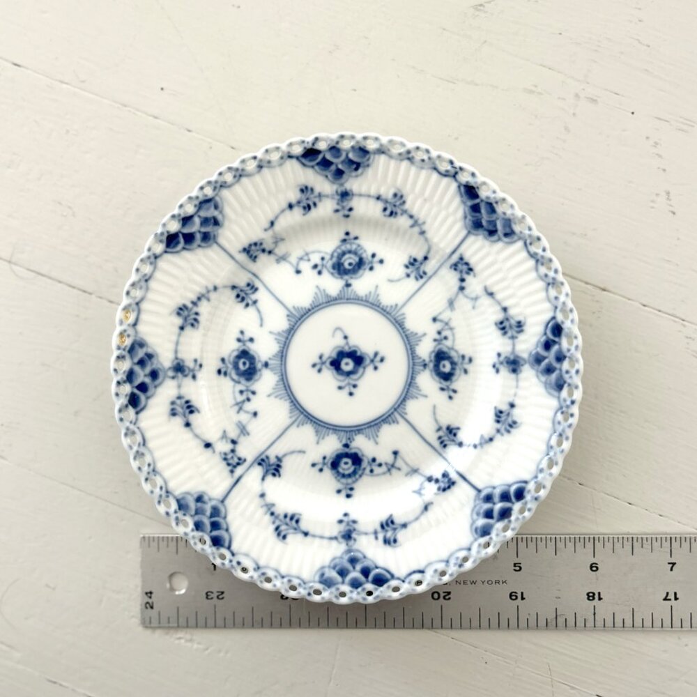 Blue Fluted Full Lace Plate 15 cm